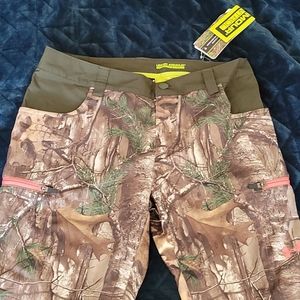 Womens Under Armour Camo w Pink NWT 10 Storm Pant